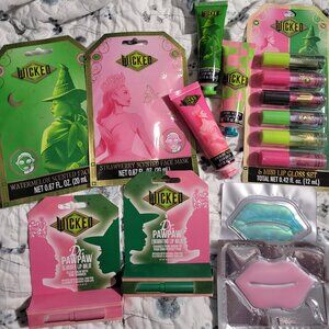 Wicked 15pc, 2 Facial Masks, 2 Lip Masks, 3 Hand Lotion, 2 Dr.Pawpaw Glimmer Lip